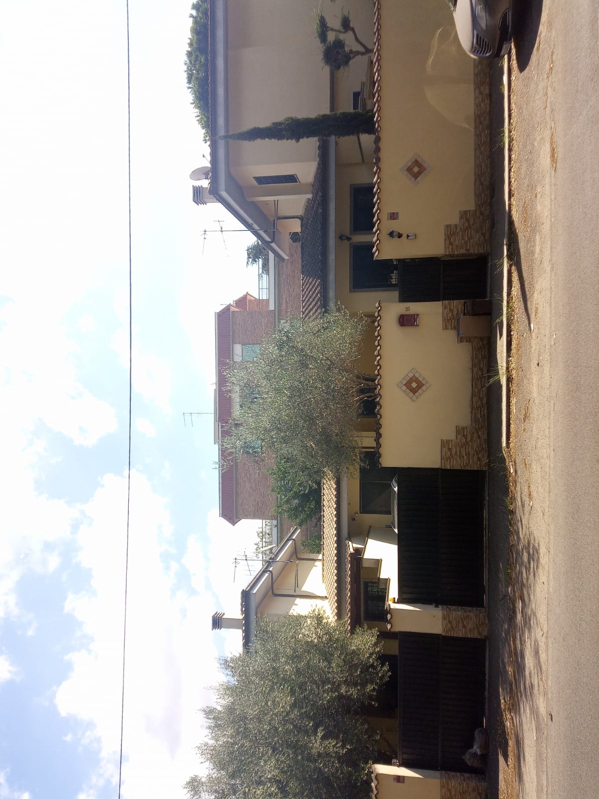 ANZIO, VILLA UNICO LIVELLO CON GIARDINO