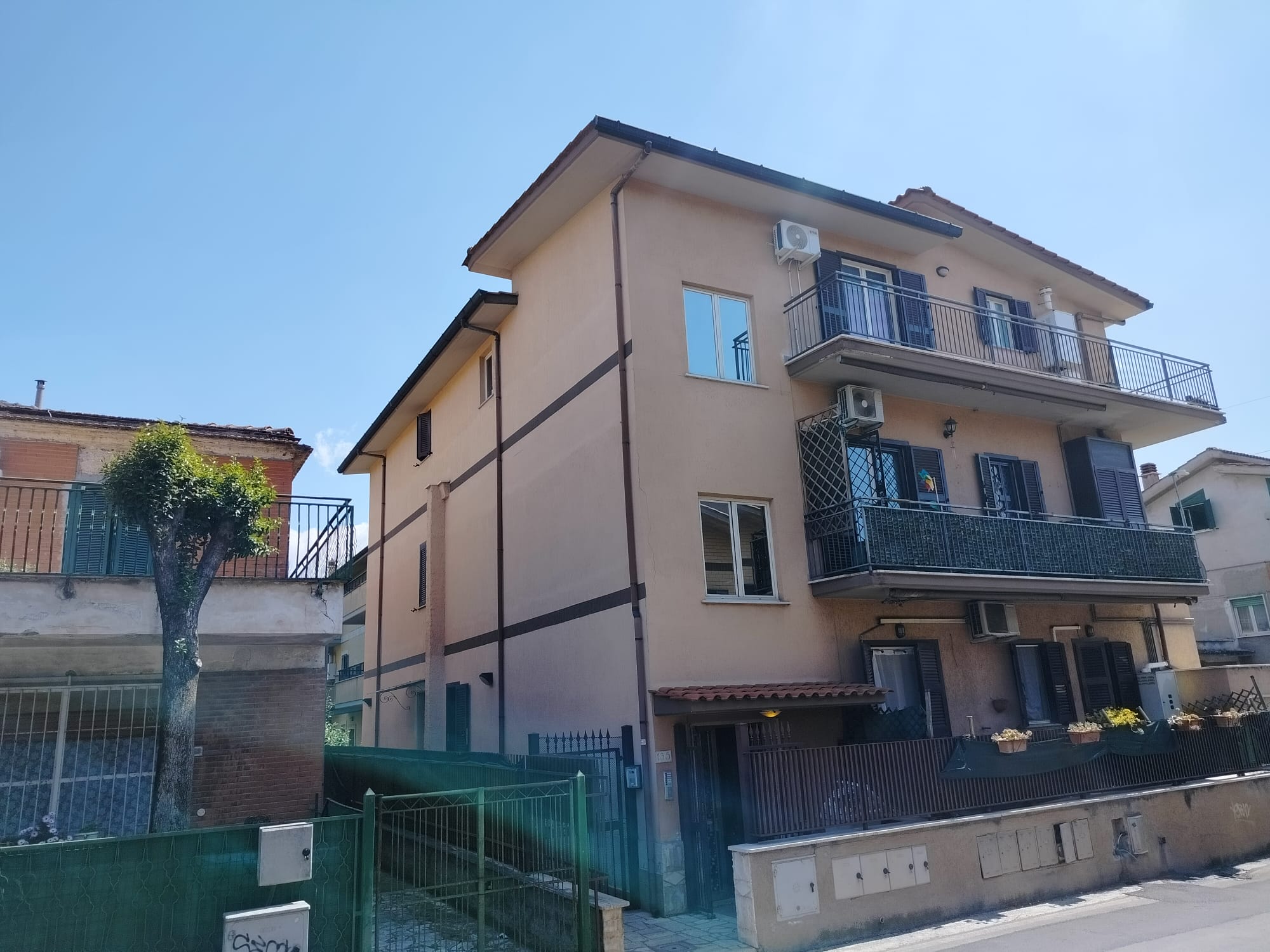 Villanova di Guidonia. Appartamento ottimo stato.